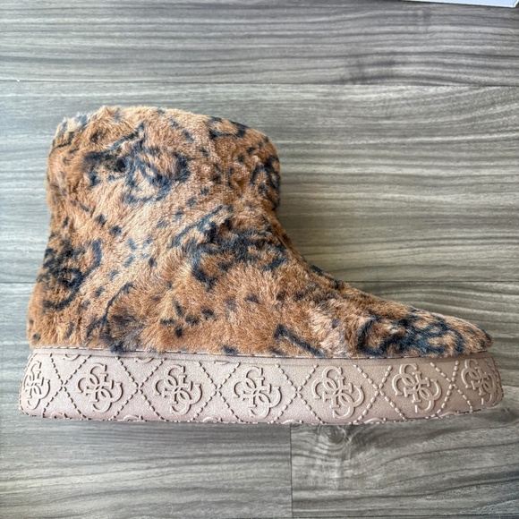 NEW Guess Womens United Quattro G Faux-Fur Booties Brown Size 7 - Picture 8 of 10